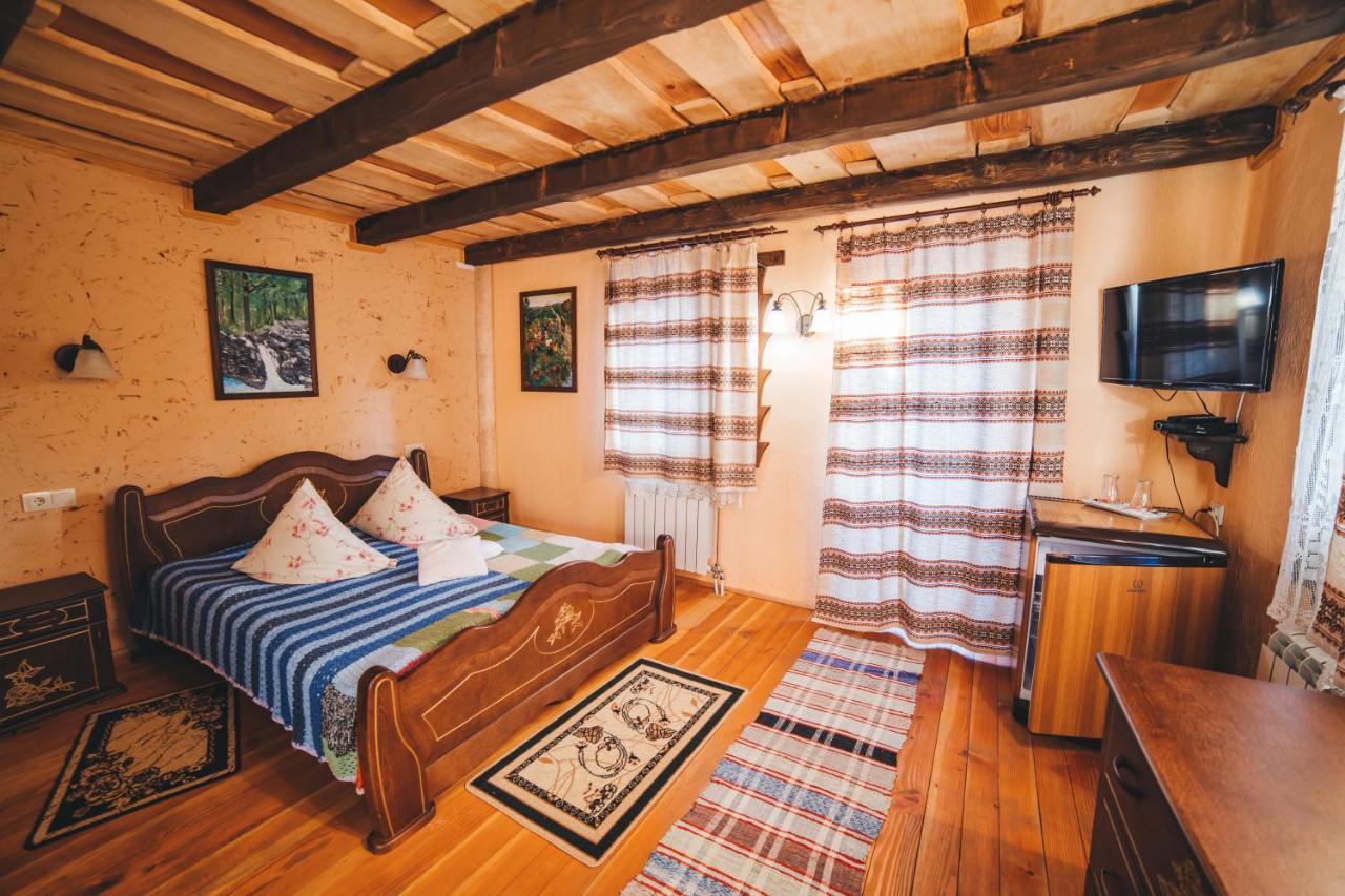 U Сimbora Hotel Lumşorî Exterior foto